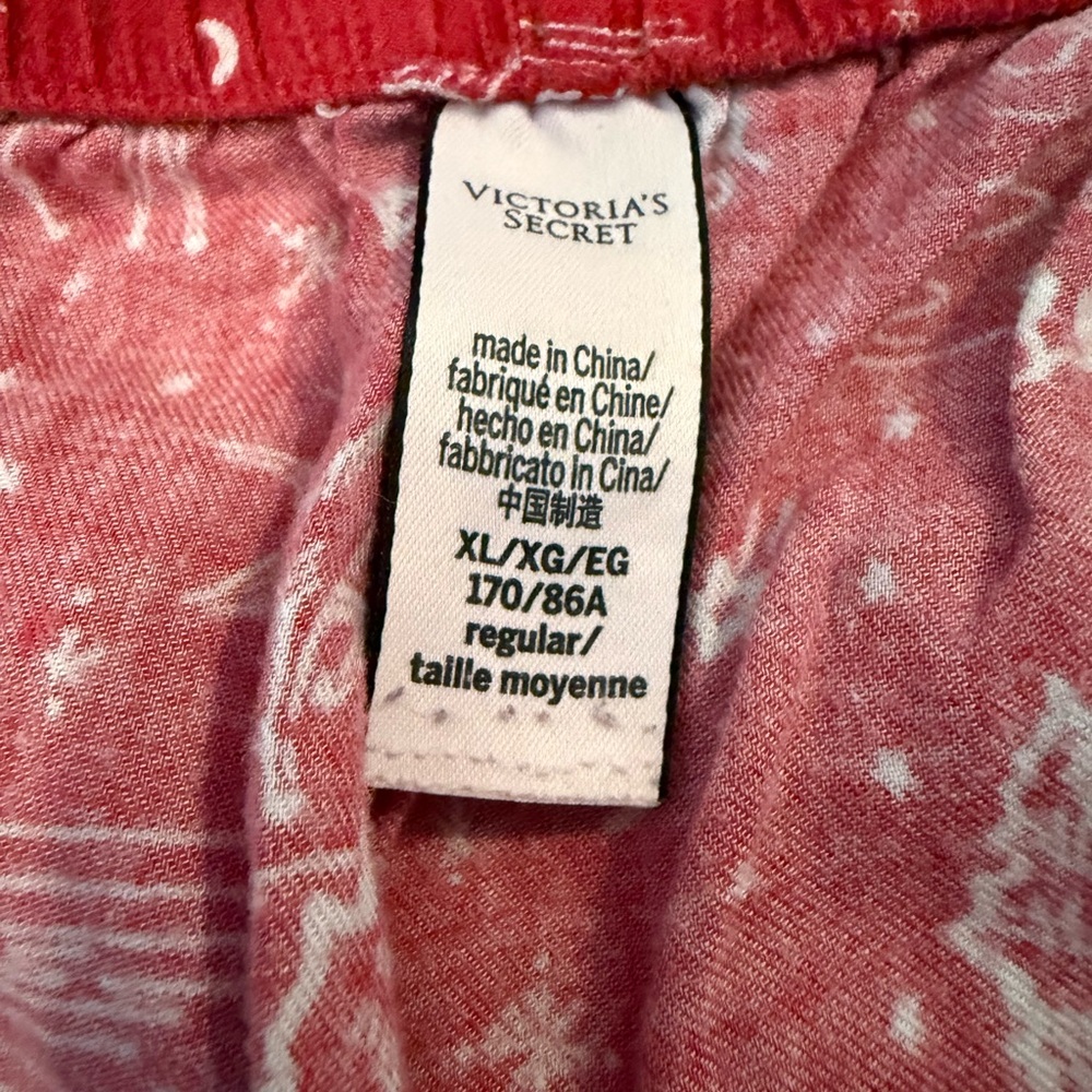 🎄 Victoria’s Secret Flannel Pajama Pants – Red Winter Scene – XL - Picture 5 of 7